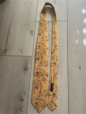 Vintage Made in Italy Gold Paisley 100% Silk Tie